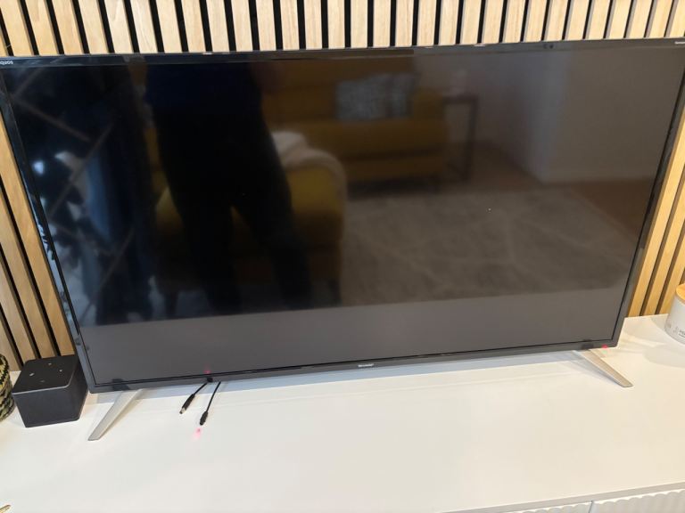 Sharp smart tv 43” 