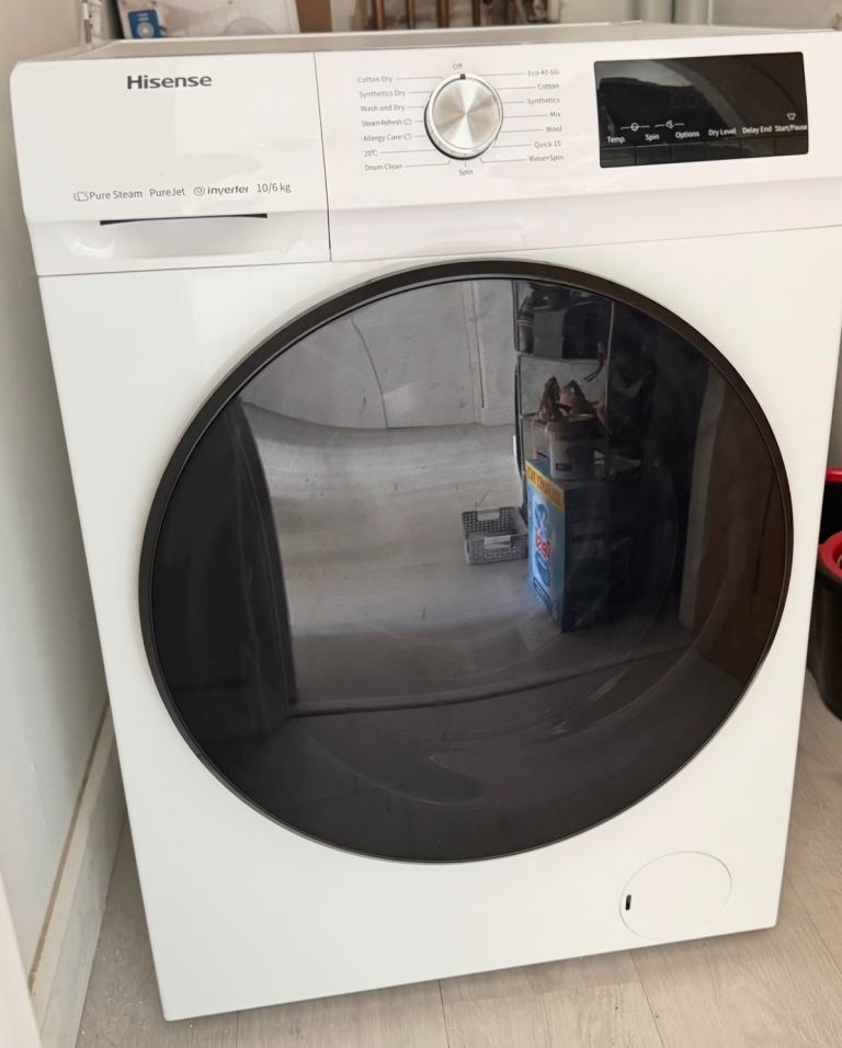Hisense 10.5kg Inverter Washer Dryer - White, Great Condition