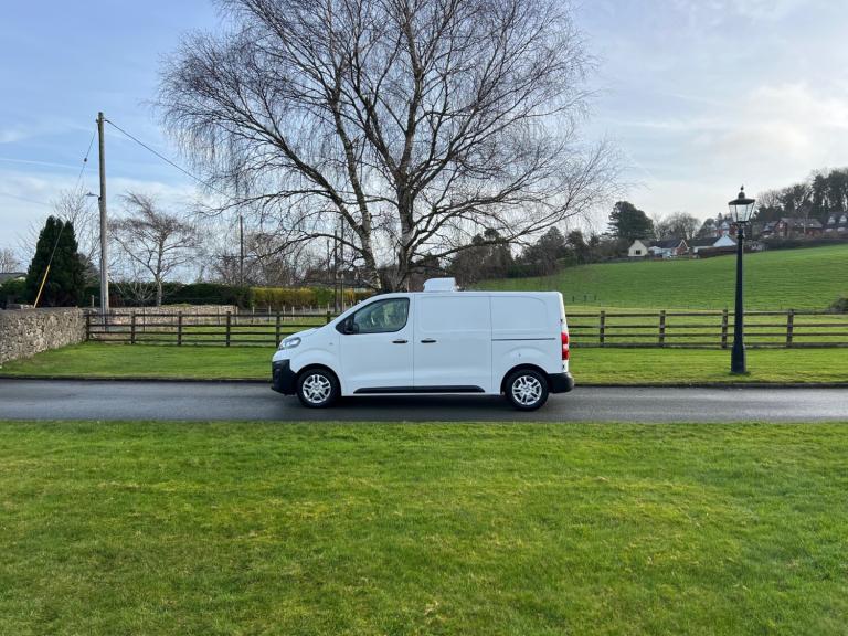 VAUXHALL VIVARO 2700 1.5 TURBO D 100PS DYNAMIC L1 FRIDGE VAN 21 REG 71,500 MILES