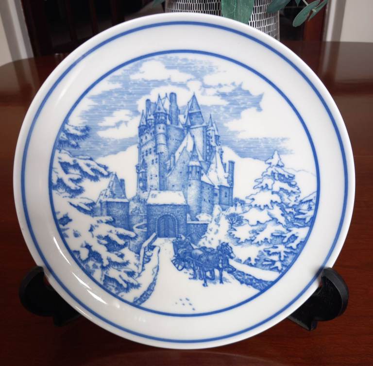 HUTSCHENREUTHER PORCELAIN COLLECTIBLE PLATE: THE BURG ELTZ PLATE LIMITED EDITION   