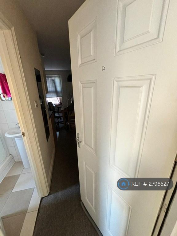 Studio flat in Lichfield Grove, London, N3 (#2796527)