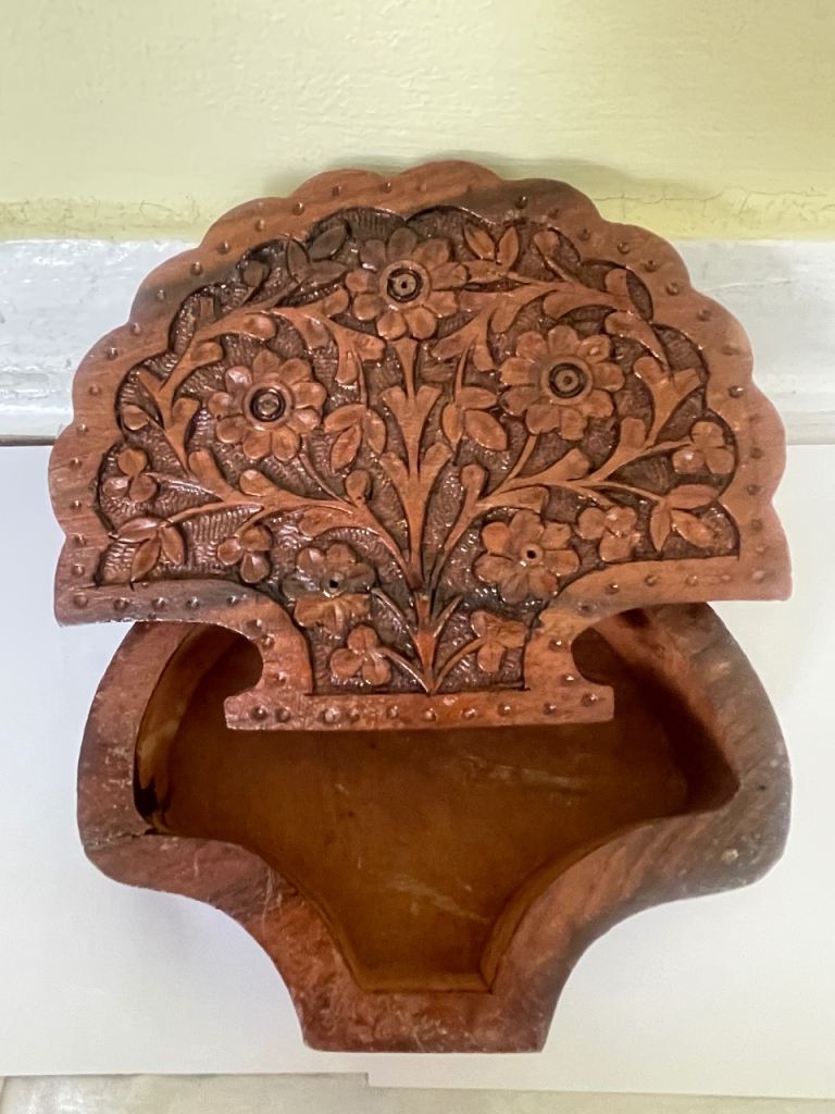 Beautifully Carved Wooden Trinket Box – Floral Design