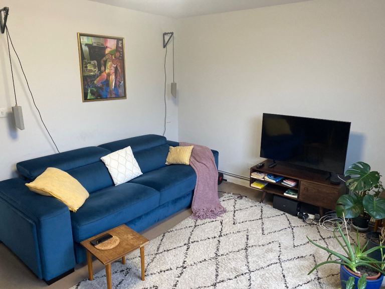 Seeking a friendly, respectful flatmate to rent the double bedroom in my one-bedroom flat.