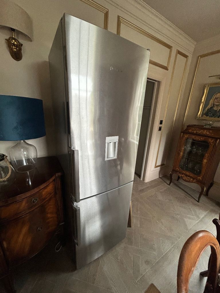 Bosch KGD36VI30G Fridge Freezer with Water Dispenser