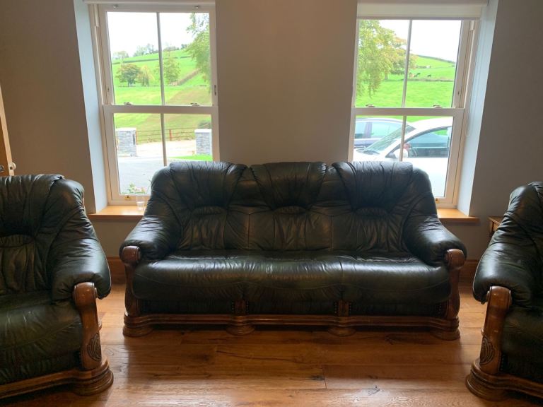 Elegant 3-Piece Green Leather Suite (Sofa & Armchairs) - Excellent Condition