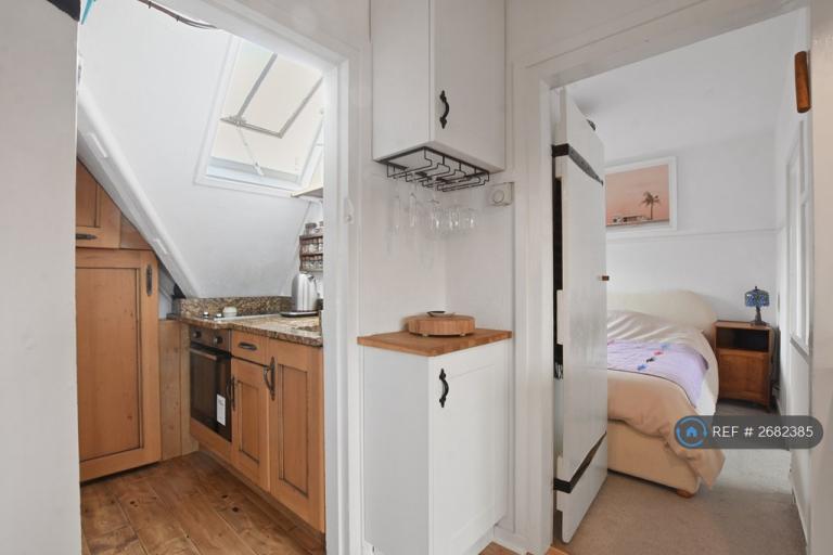 1 bedroom flat in Waterlow Court, London, NW11 (1 bed) (#2682385)