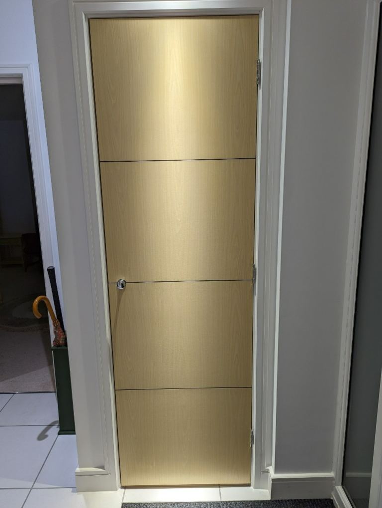 VICAIMA DEKORDOR INTERNAL DOOR ASH WITH BLACK GROOVES 198cm H x 61cm W x 3.5cm D NEW