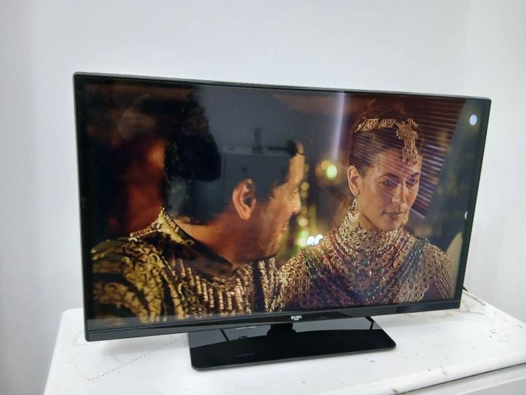 Bush 32 Inch Smart HD Ready HDR LED TV