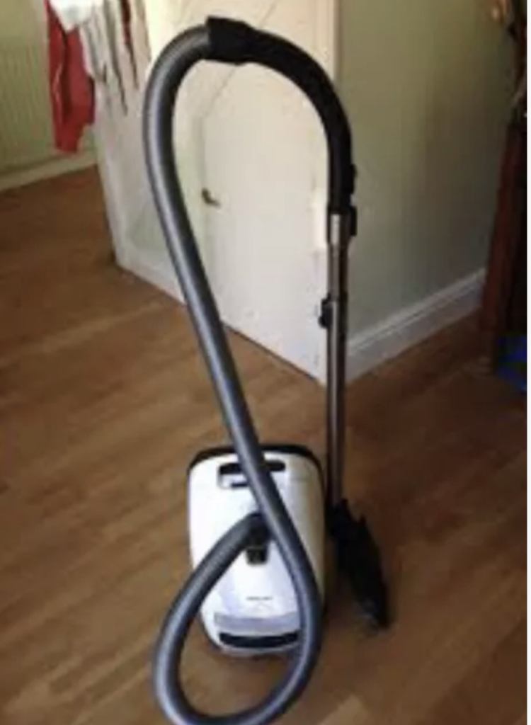 Miele S4212 vacuum cleaner in good working condition