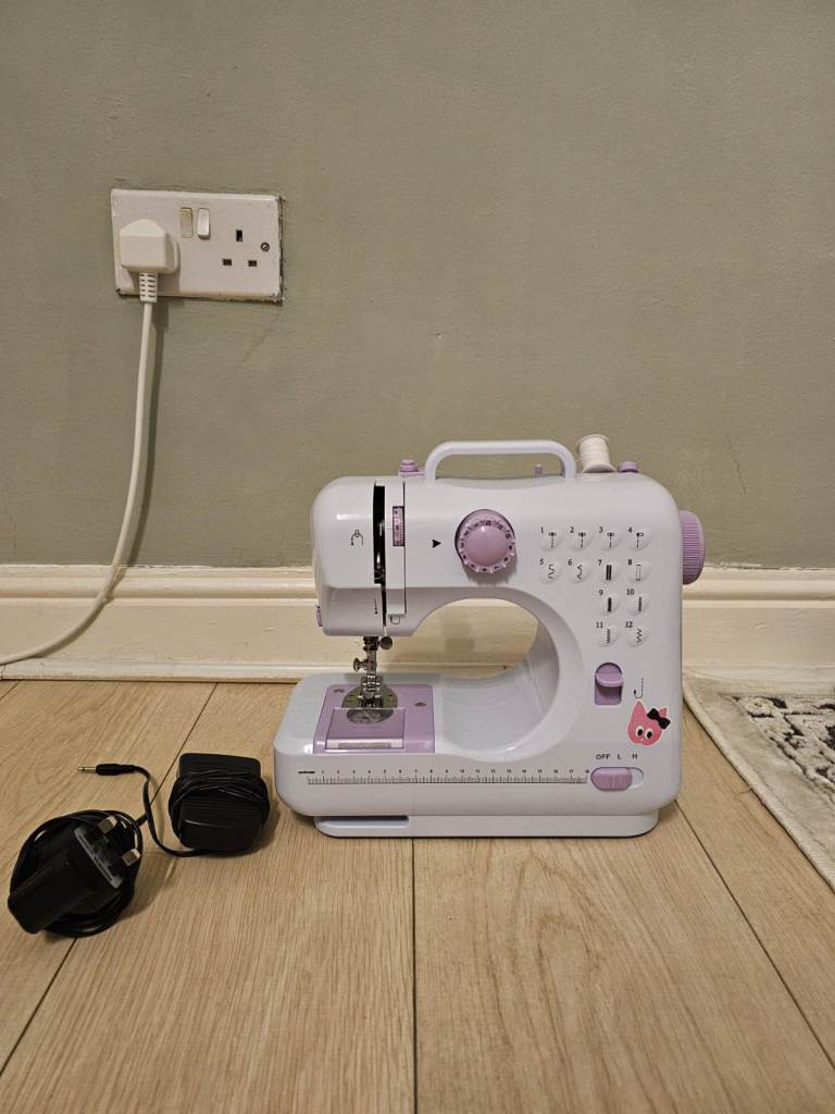 Small sewing machine