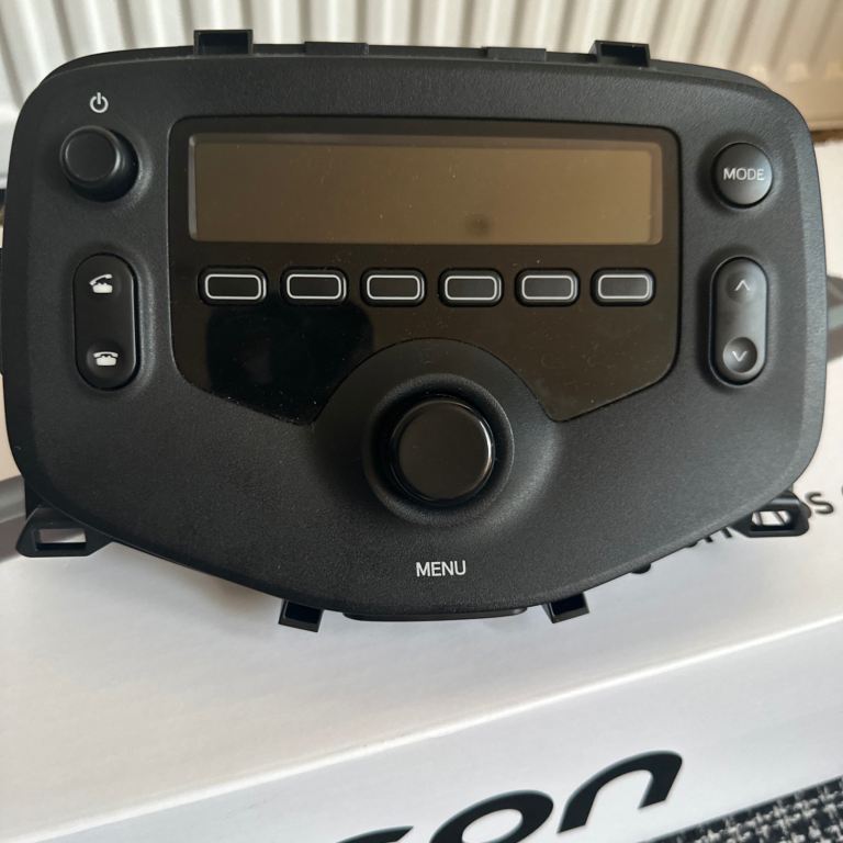 2014-2016 TOYOTA AYGO MK2 Car Radio Control Unit 86120-0H060