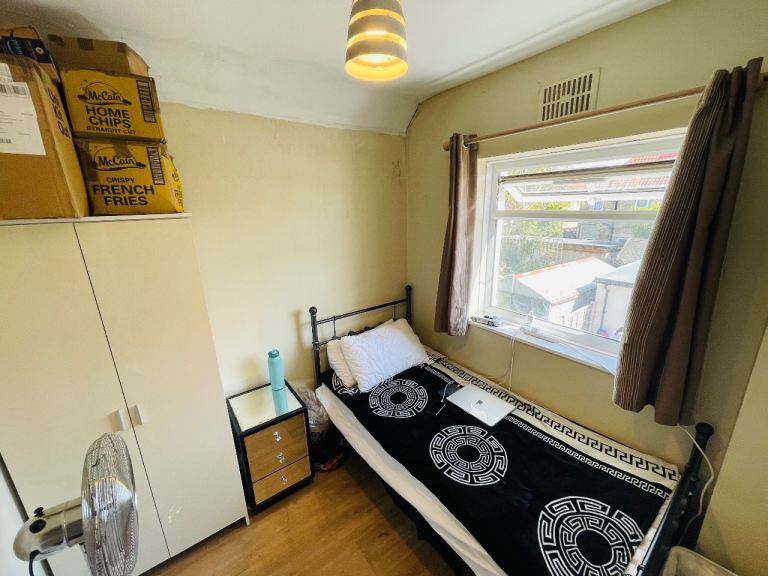 Single Room Available 