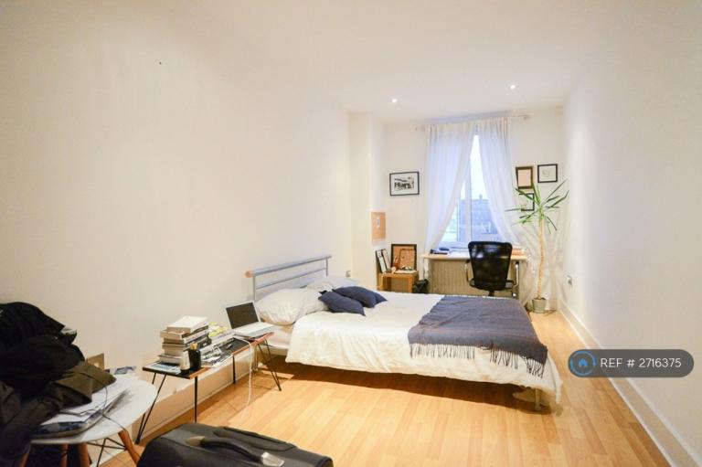 2 bedroom flat in Market Court, London, N1 (2 bed) (#2716375)