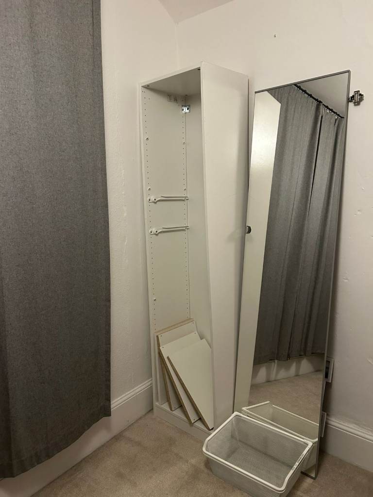 Single Mirror Door Wardrobe £20