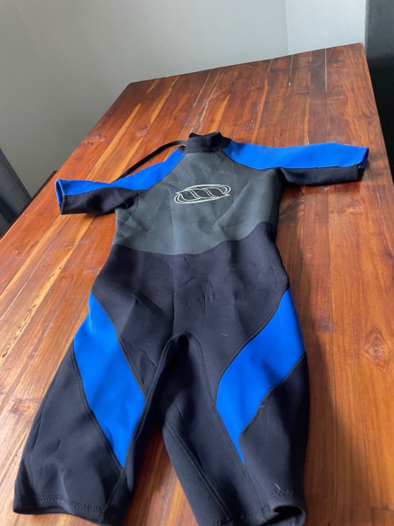 Men’s shorty wetsuit size large 