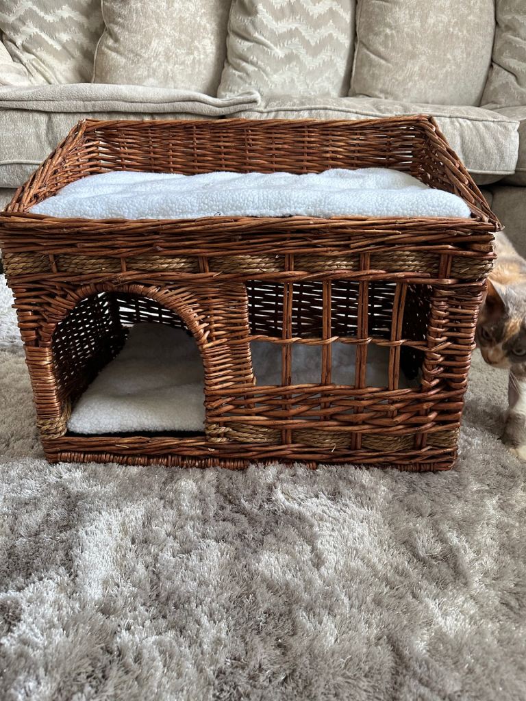 Wicker 2 Storey Cat House
