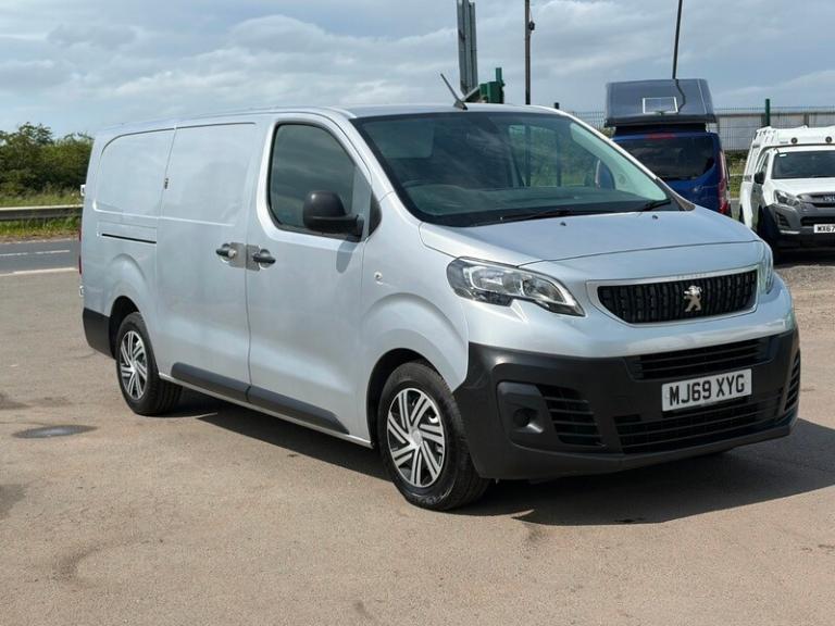 PEUGEOT EXPERT LONG WHEELBASE WITH AIRCON TWIN SIDE DOORS IN SILVER. 8,450+VAT