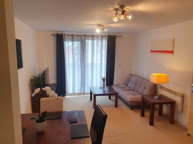 1 BEDROOM APARTMENT AT B1 1JX , EXCELLENT LOCATION * AIRBNB ALLOWED *
