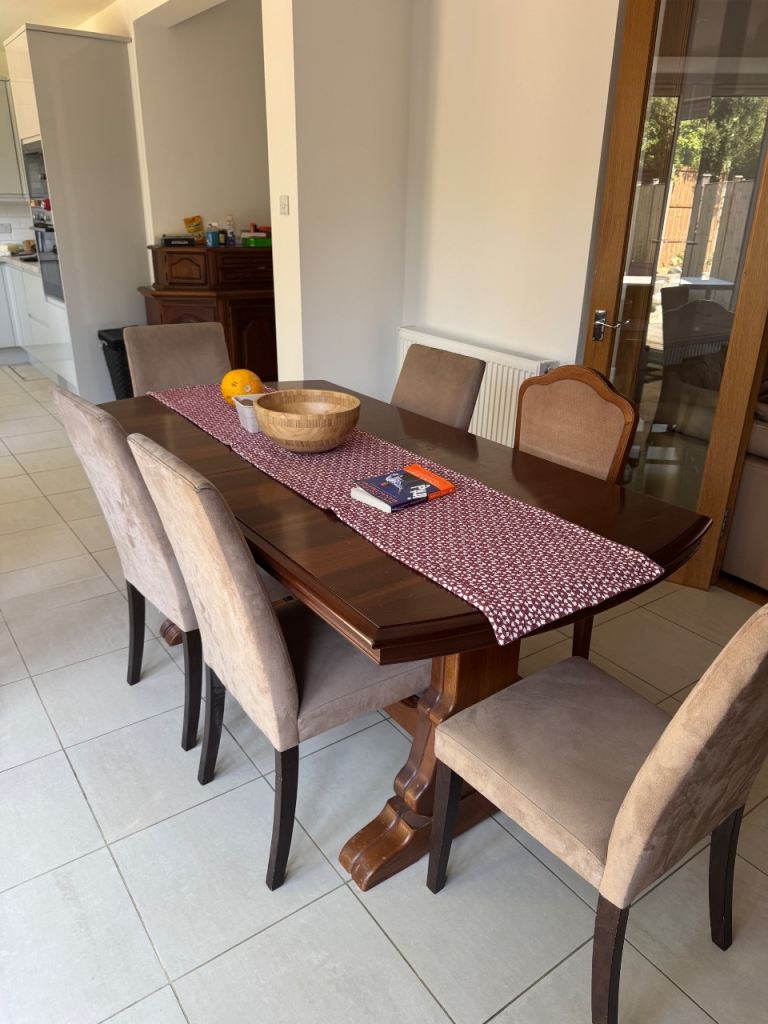 Wooden Dining Table with 6 Chairs – Good Condition