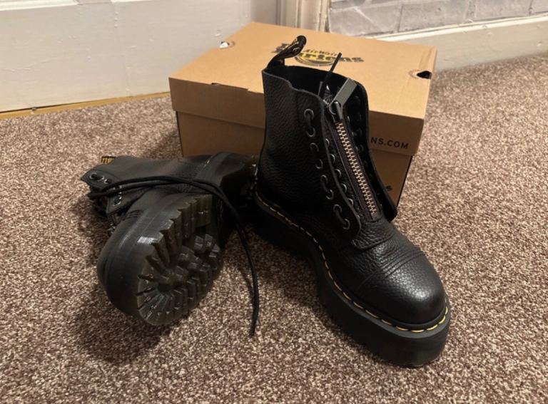 Dr. Martens Sinclair boots size 4 