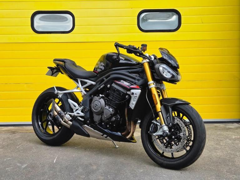 Triumph Speed Triple RS! PRO-RACE EXHAUST! BLUETOOTH! HEATED GRIPS