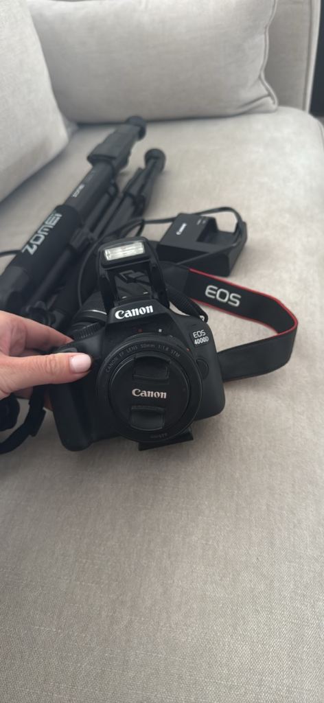 Canon camera eos 4000D 