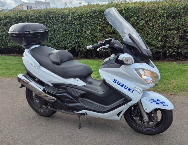 Suzuki Burgman 650 Executive – 2015 – Only 9,400 Miles SENSIBLE OFFERS CONSIDERED BEFORE I PART EX! 