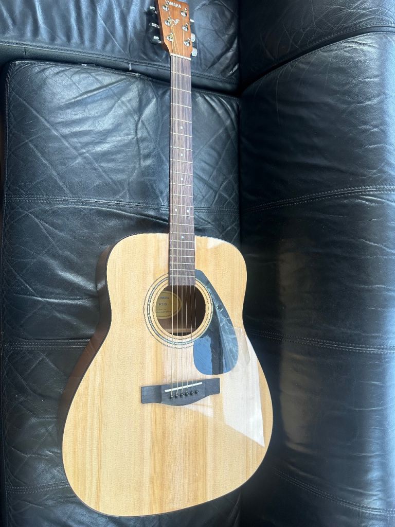 Yamaha F310 Acoustic Guitar – Great Condition, Perfect for Beginners