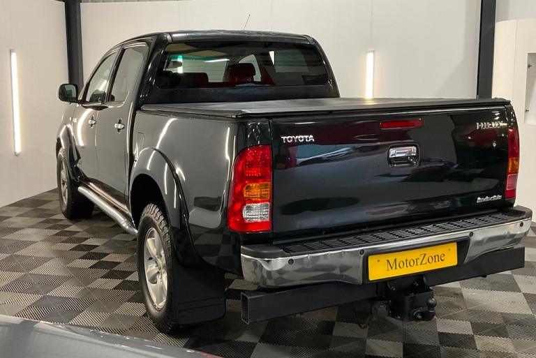 2011 Toyota Hilux 3.0 D-4D Invincible Pickup 4dr Diesel Auto 4WD (227 g/km, 171 bhp) Pick Up Dies...