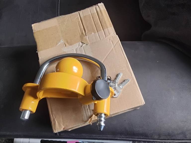 Hitchlok x2 keys protect your caravan or trailer new