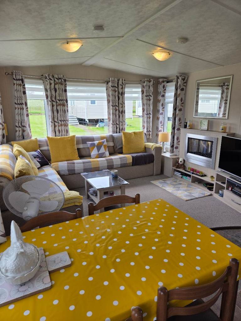 Lovely Clean Static Caravan Monkton Prestwick lovely condition. 