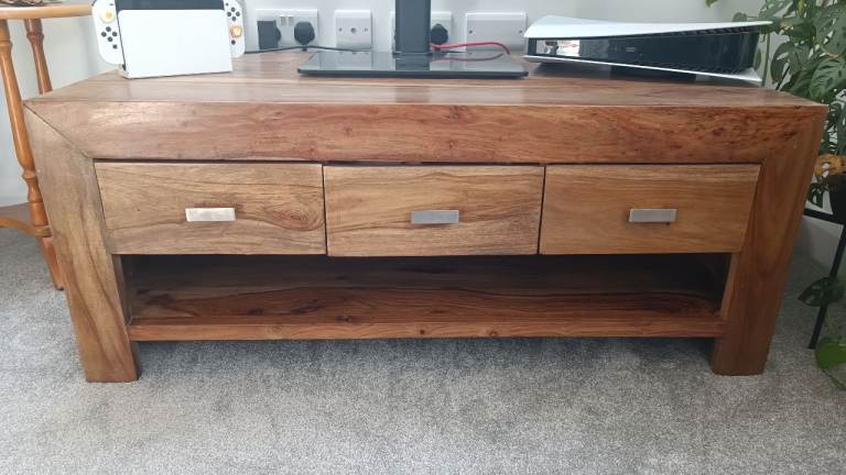 Solid Wood TV Stand / Media Unit – Excellent Condition