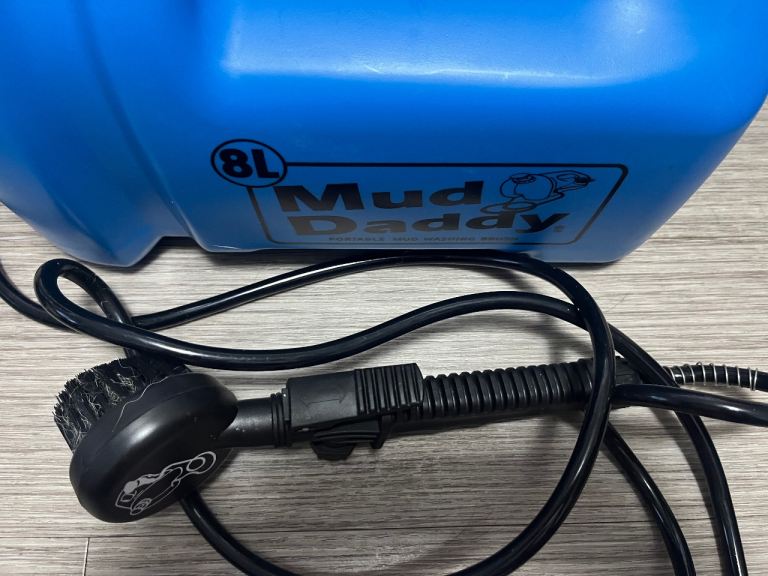 8l portable mud daddy dog washer with brush  