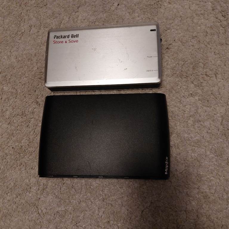 X2 External hard drive Packard Bell Store and Save, Maxtor UNTESTED 