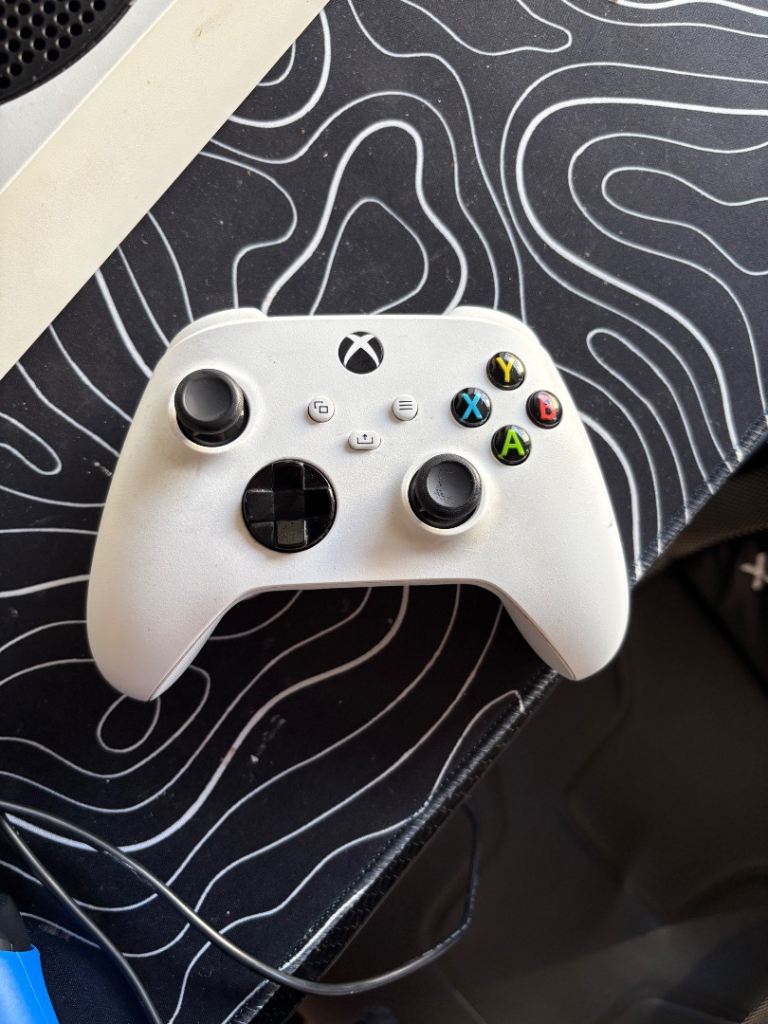 Xbox Series S/X Wireless Controller – White, Good Condition