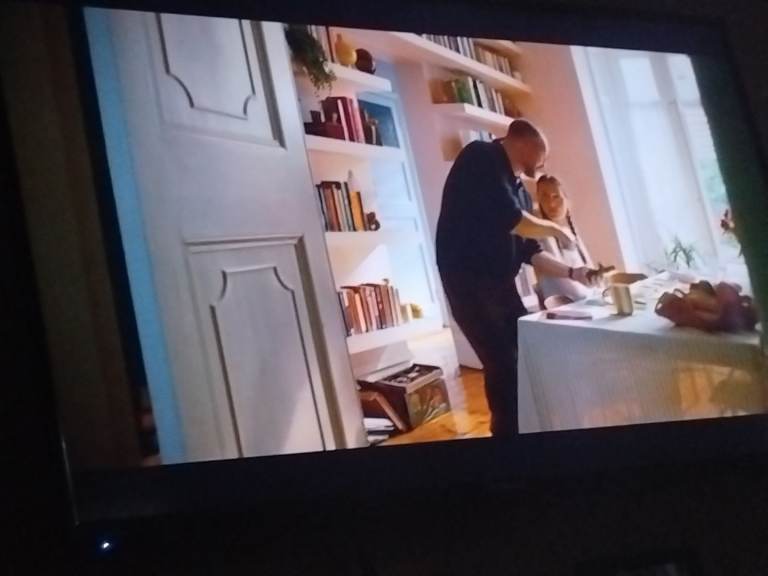 Wide screen flat tv free view