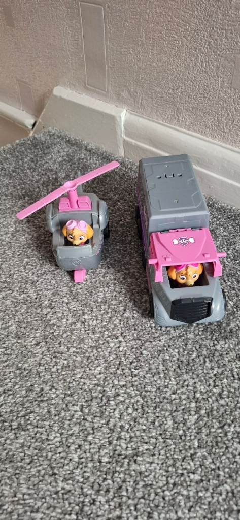 2 paw patrol skye vehicles with figures 