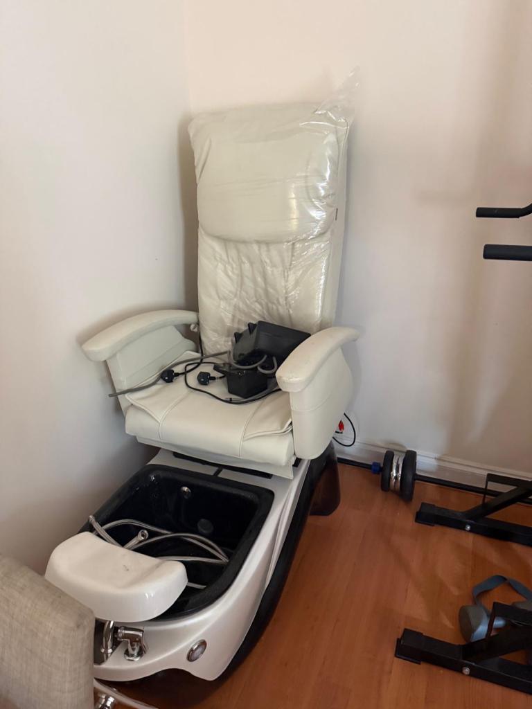 White Pedicure Spa Chair with Foot Bath – Good Condition
