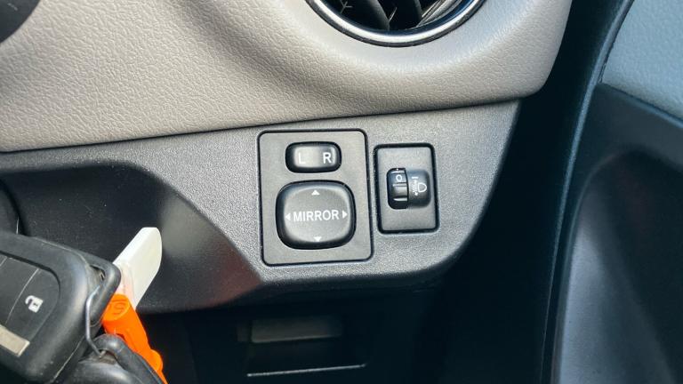 2017 Toyota Yaris 1.33 VVT-i Design 5dr Petrol Hatchback Hatchback Petrol Manual