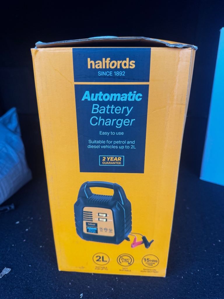 Battery jump starter 