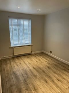 2 Bedroom First Floor Maisonette (Walking Distance to Uxbridge Town Center)