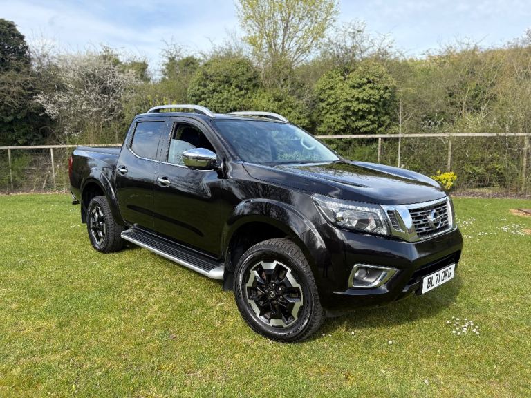 Nissan navara truck 