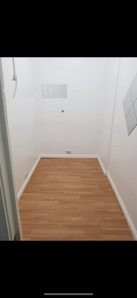 Beauty room to rent £80 per week, in Acocks Green Birmingham