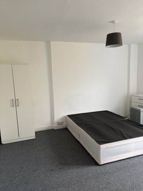 Modern 2-Bedroom Flat in M20 4NE