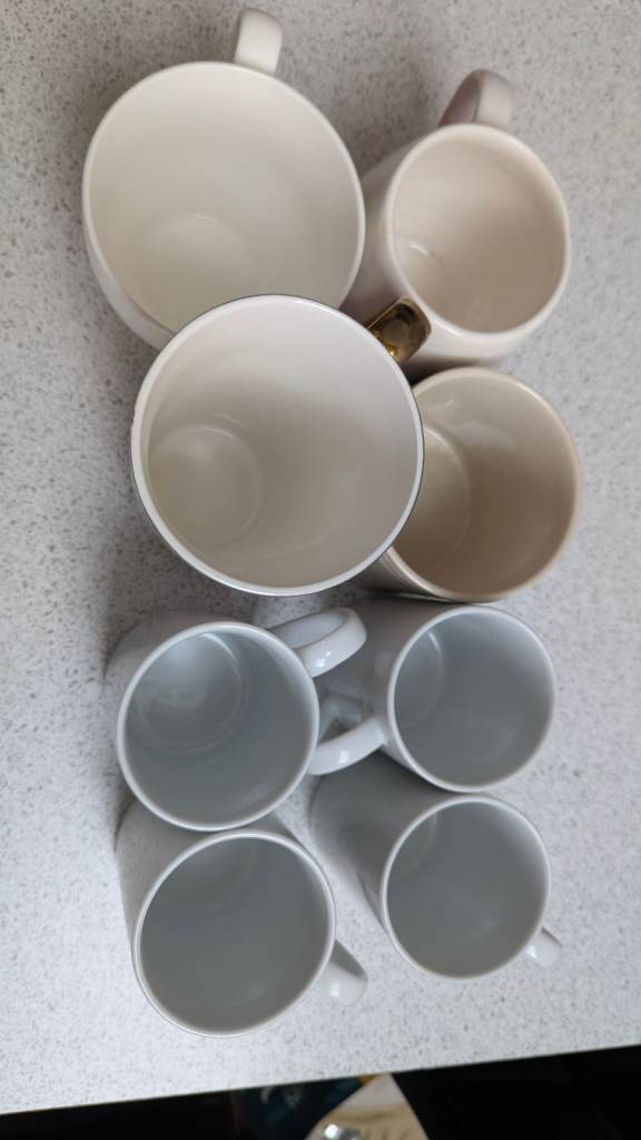 8 job lot of assorted sizes tea/coffee cups and mugs in excellent condition