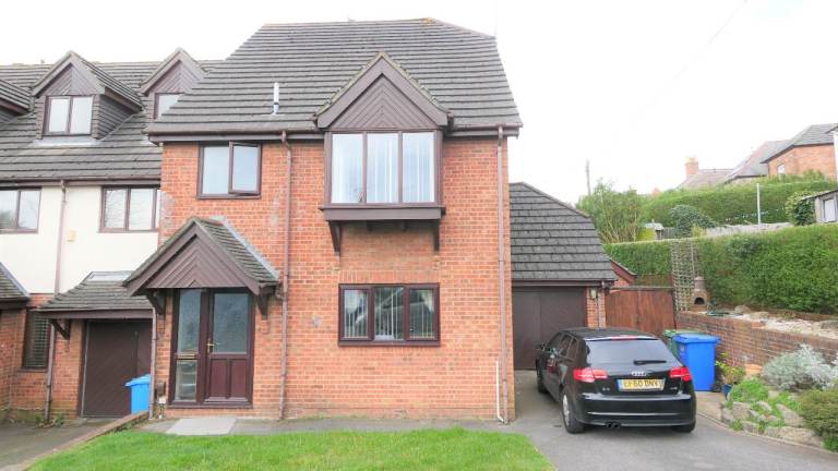 Double room to let in a HMO near Branksome Park area