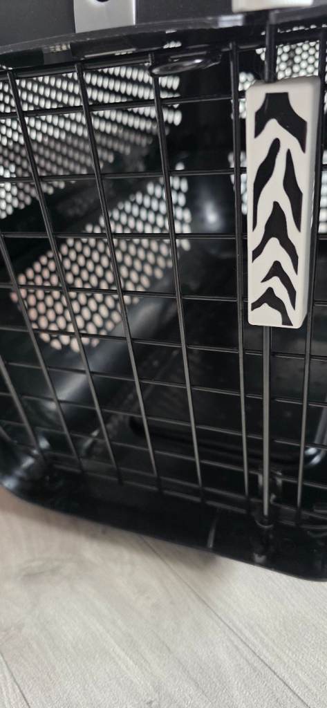 Medium cat carrier plus litter tray excellent condition 