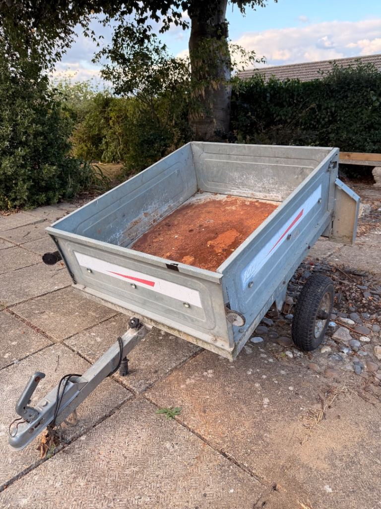 Erde 102 Box trailer 