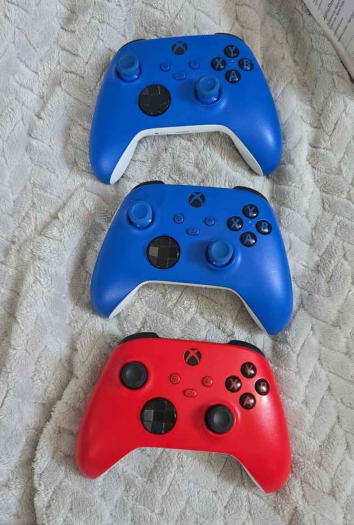 3 Offical Xbox Controllers 