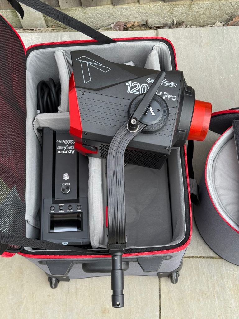 Aputure 1200d pro